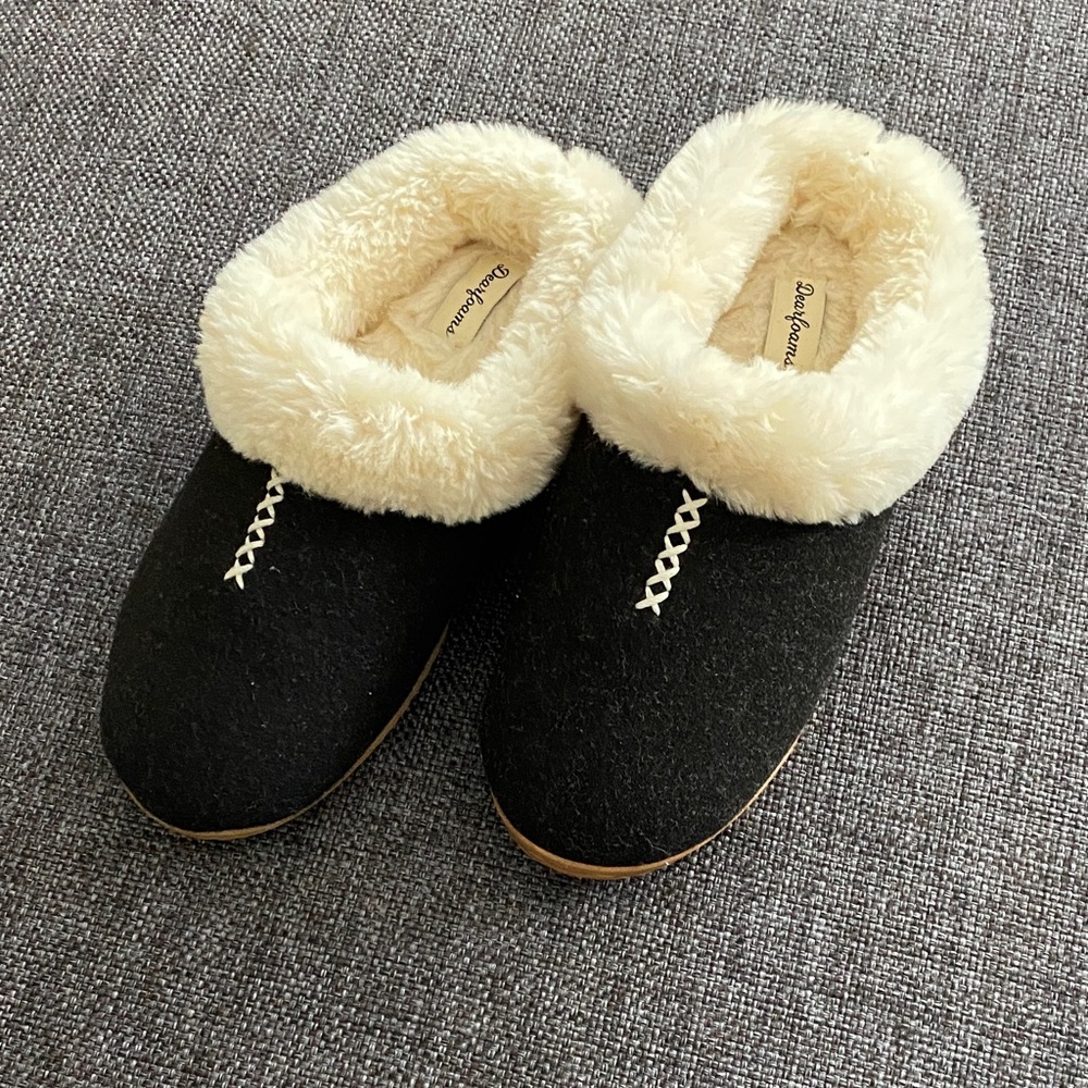 Dearfoams Women's Cozy Black and Cream Slippers Medium 7-8